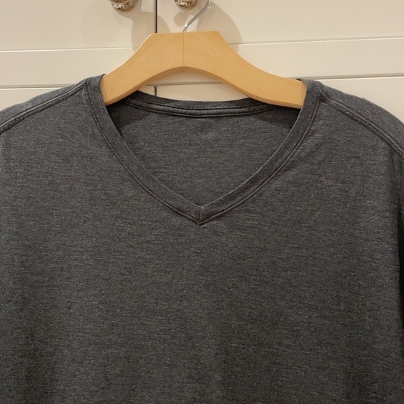 Great Lululemon Men’s Gray V—Neck Tee Shirt—EUC - Picture 2 of 8